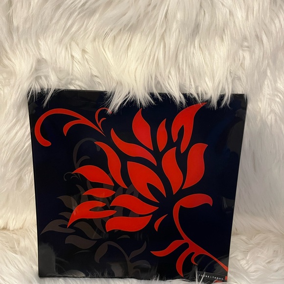 Torre & Tagus Decorative Plate (Stunning black and Red) with stand

$50 - Picture 4 of 5